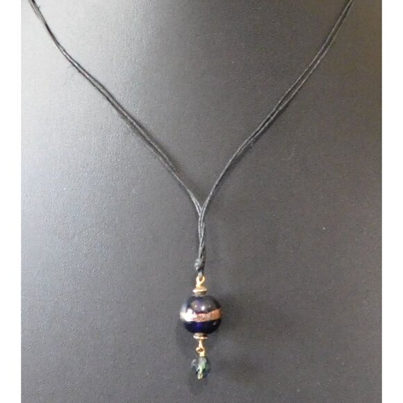 Simple Handmade Glass Bead Pendant Necklace - Picture 3 of 4
